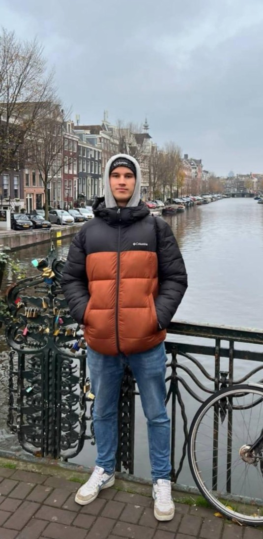 Robin, 30